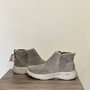 SKECHERS Women's GOwalk Arch Fit Boot Happy Embrace Size 7 NWT